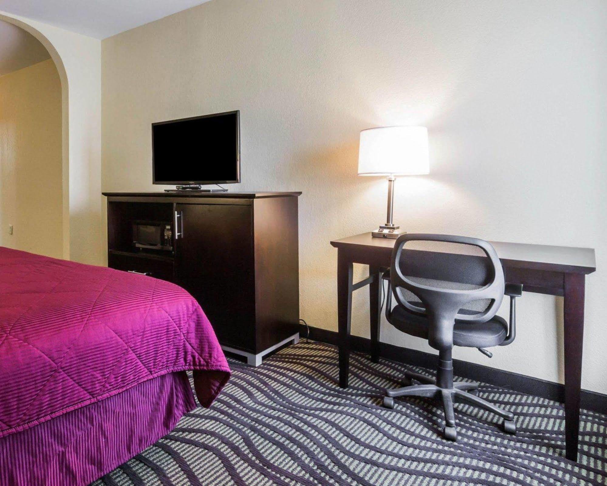 Quality Inn & Suites North Montgomery Eksteriør billede